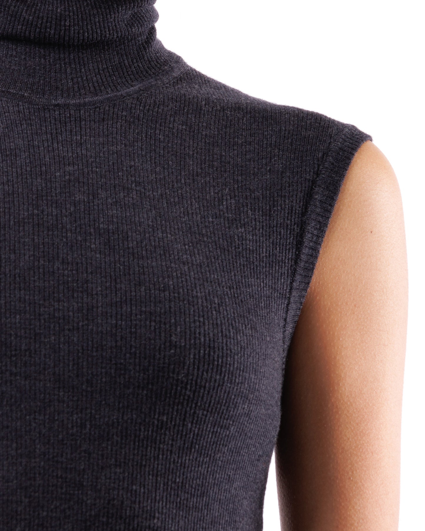 #1044 Sleeveless turtleneck 120's superfine merino