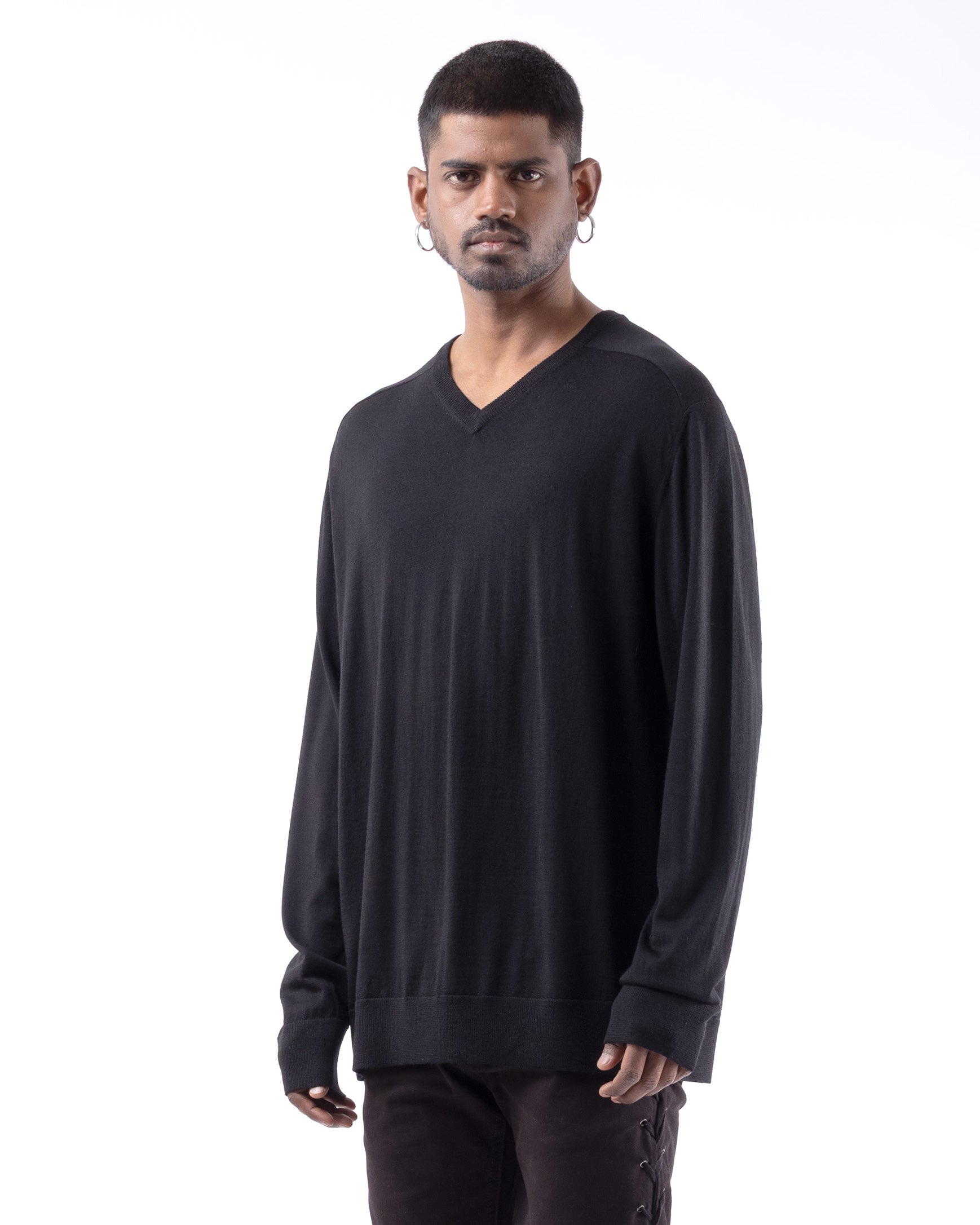 #1086 Oversized V-neck 120's Superfine Merino — Lars Andersson, view 2