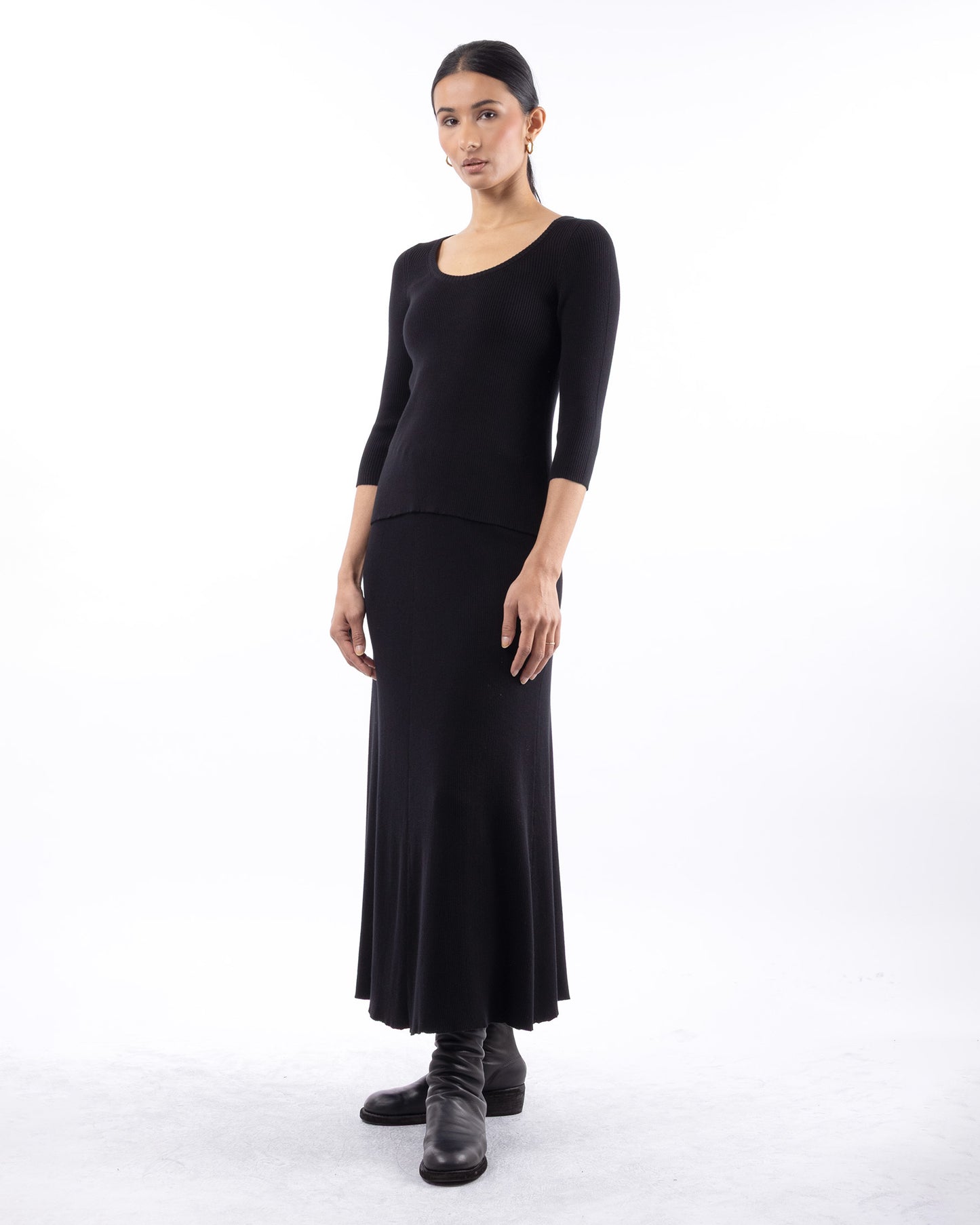#905 Scoopneck 3/4 sleeve top black organic cotton