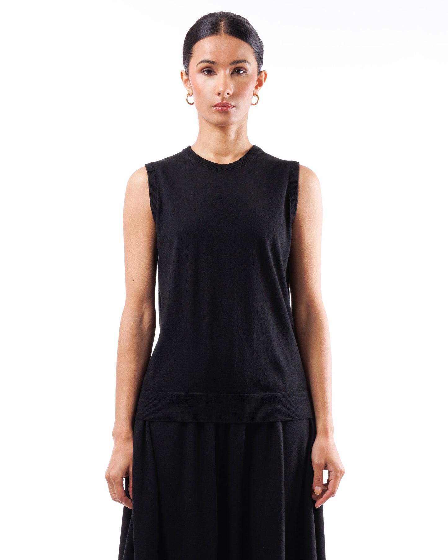 #1056 Sleeveless crewneck top 120's superfine merino