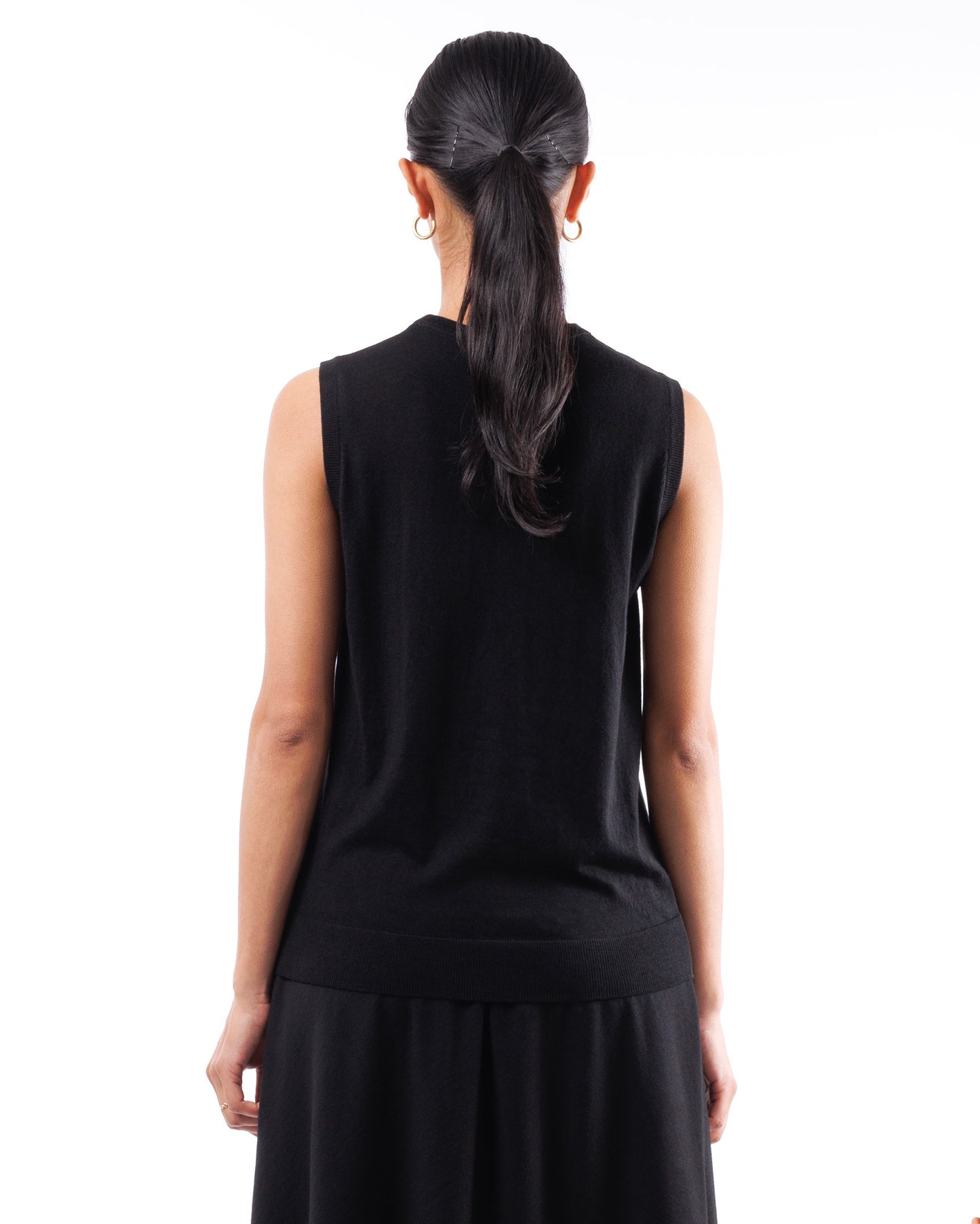 #1056 Sleeveless crewneck top 120's superfine merino