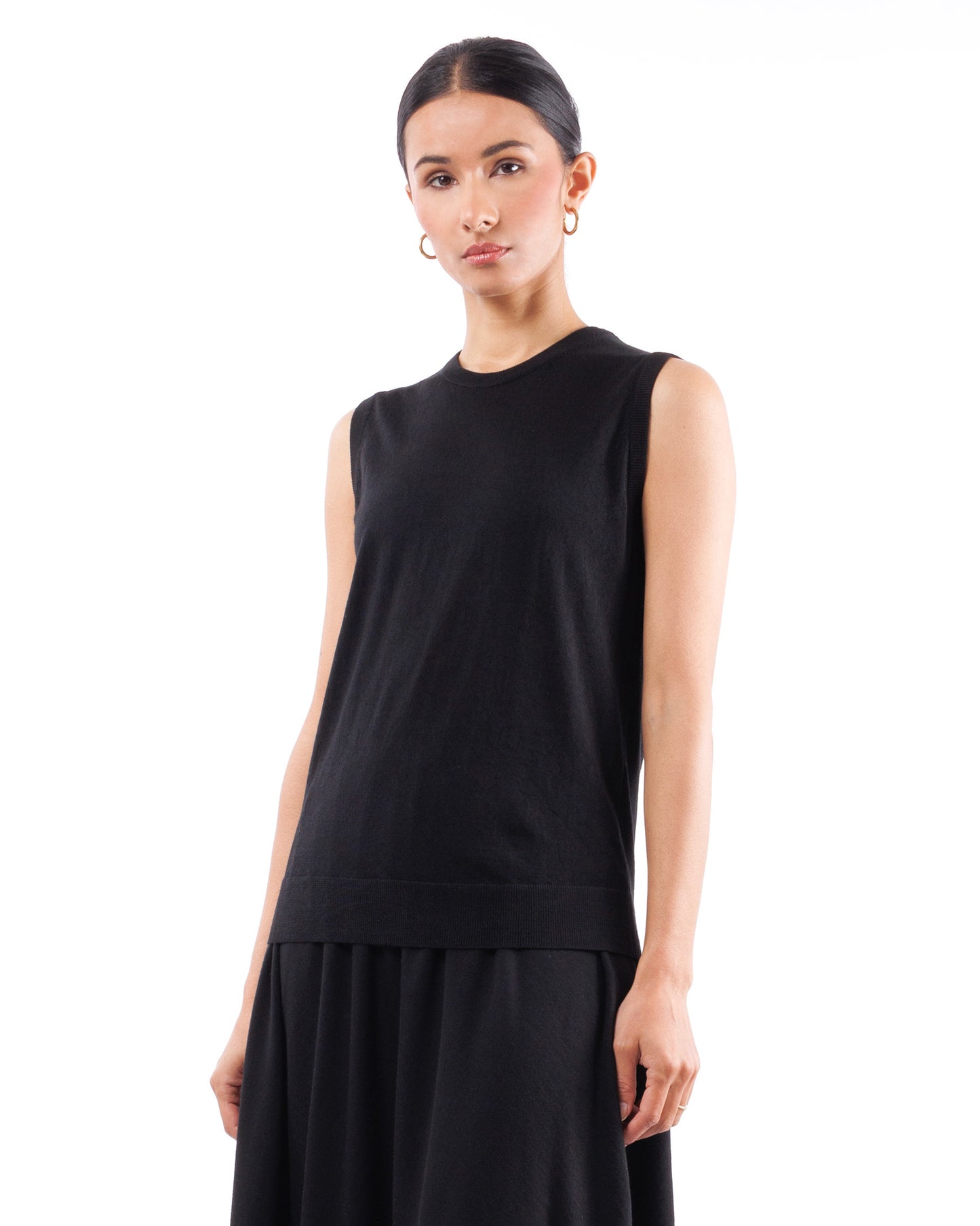 #1056 Sleeveless crewneck top 120's superfine merino