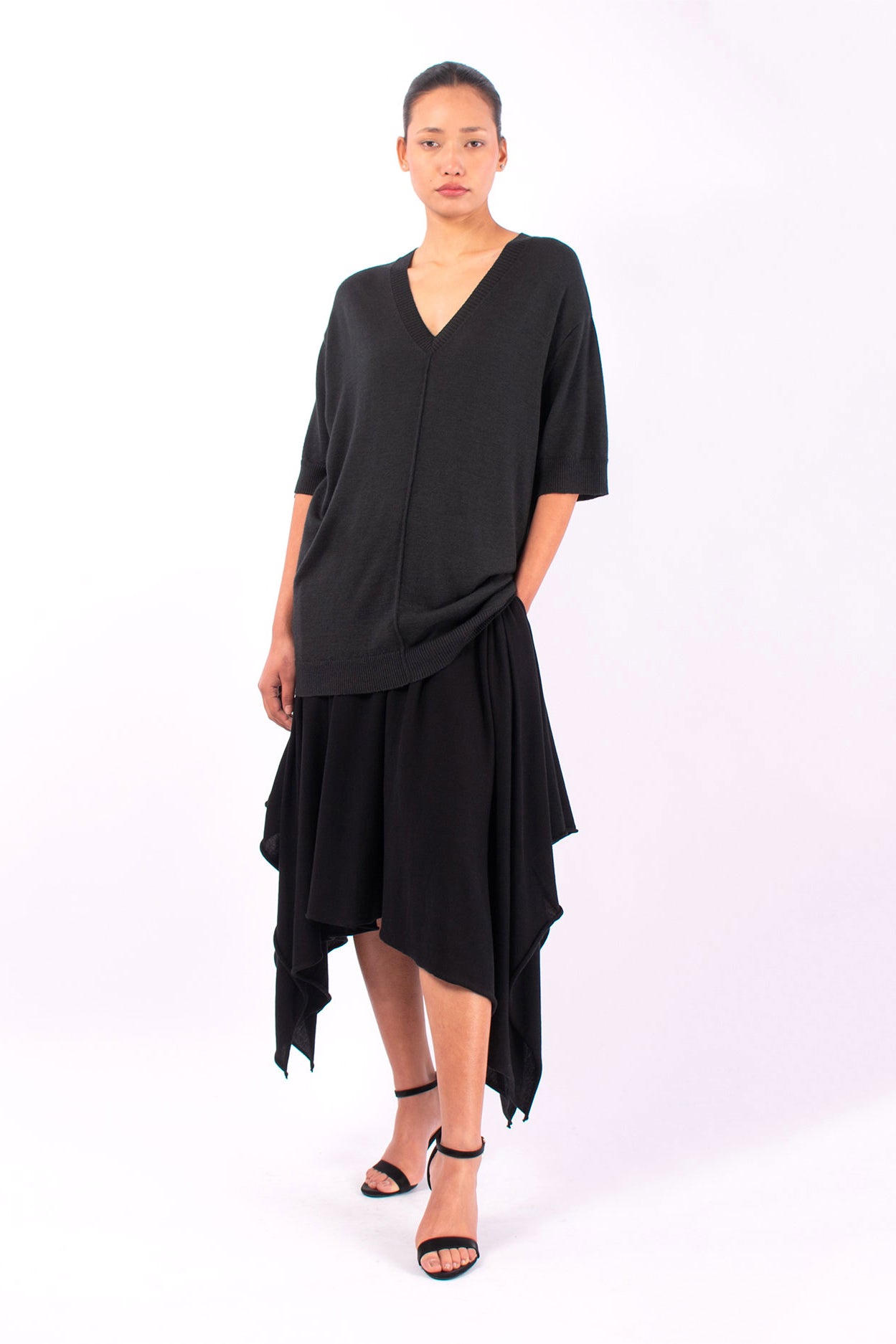 #1417 V-Neck Tunic in Superfine Merino and Cashmere- Black Forest — Lars Andersson, view 5