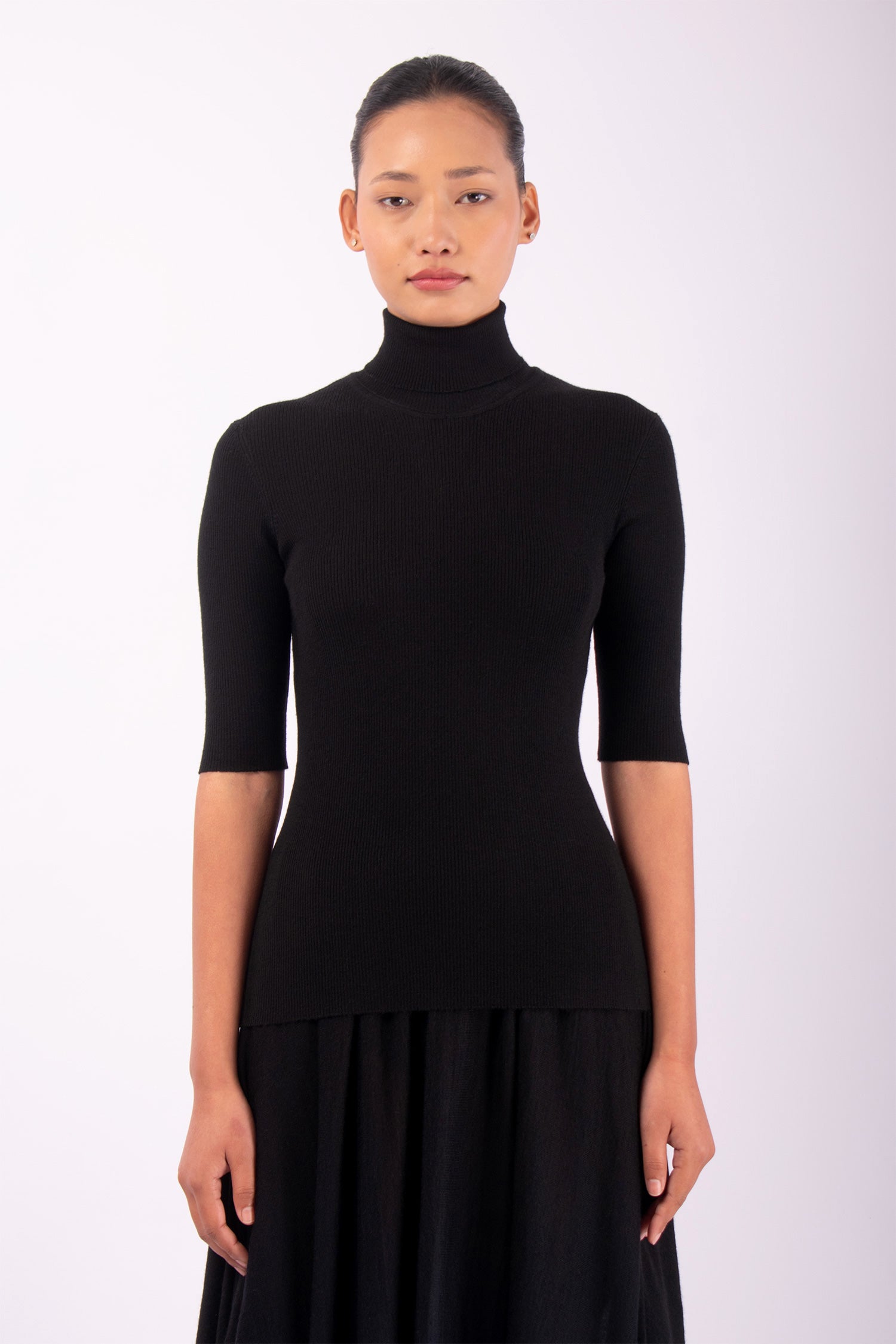 #1453 Short Sleeve Turtleneck in Superfine Merino- Black — Lars Andersson hand-loomed knitwear