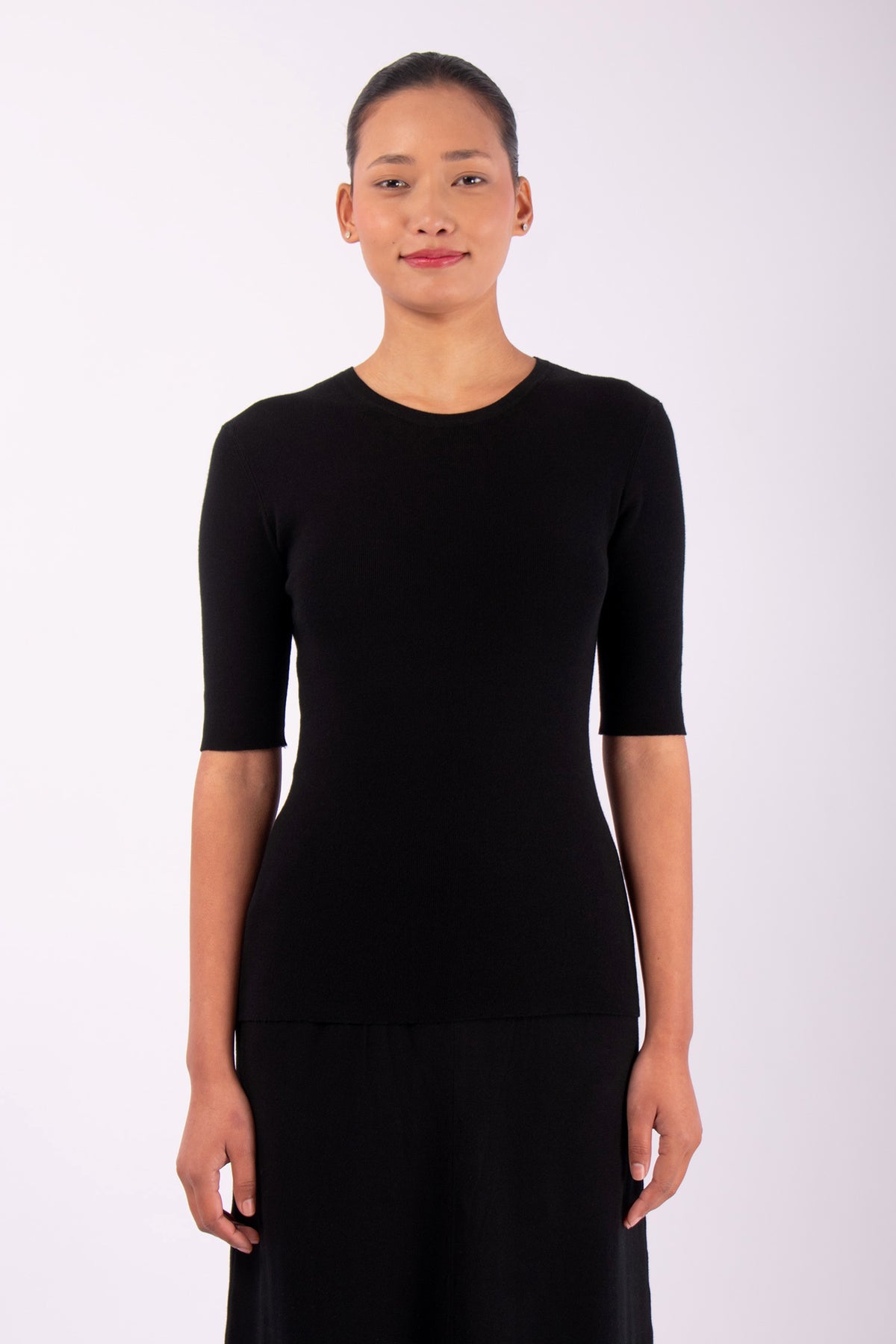 #1472 Short Sleeve Crewneck in Organic Cotton- Black — Lars Andersson hand-loomed knitwear