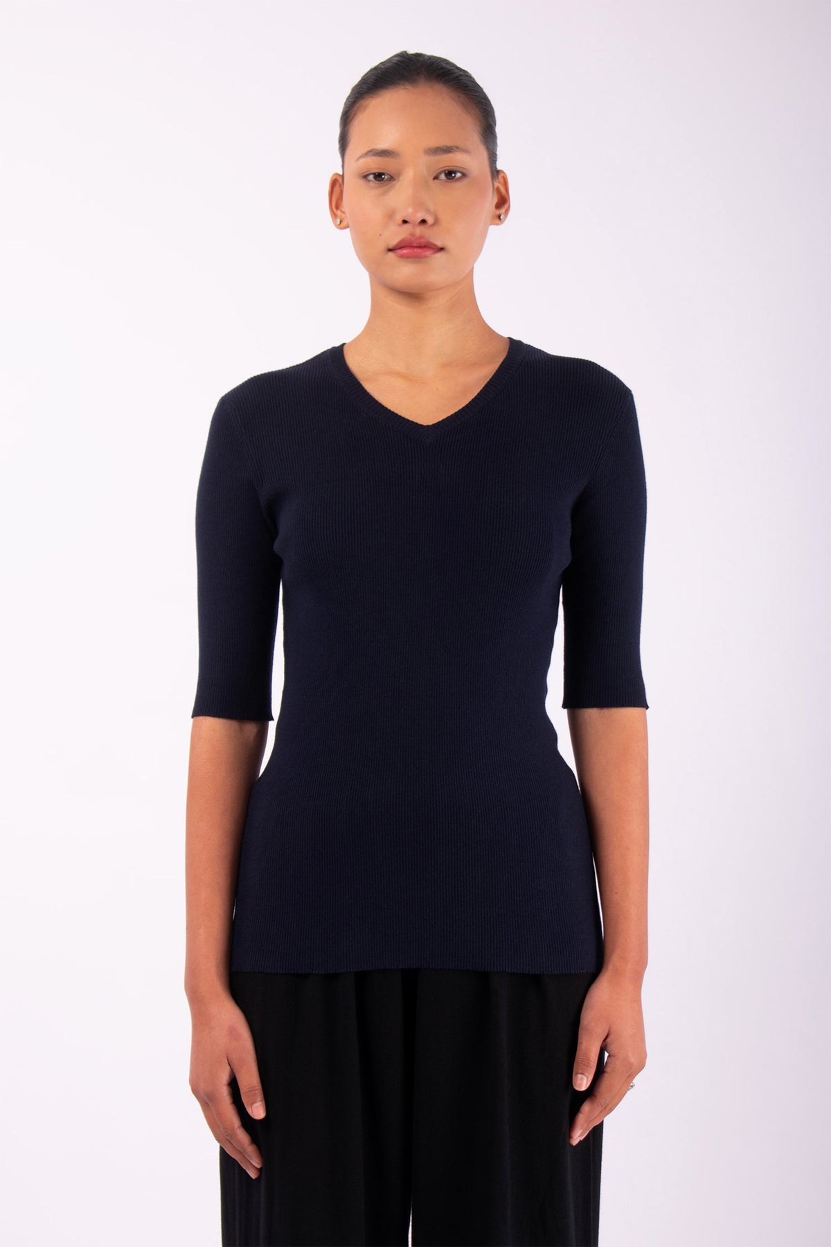 #1473 Short Sleeve High V-Neck in Organic Cotton- Blue Carlo — Lars Andersson hand-loomed knitwear