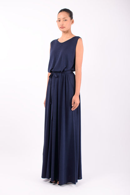 #1489 Sleeveless Boatneck Dress in Silk and Organic Cotton- Dark Blue — Lars Andersson, view 2