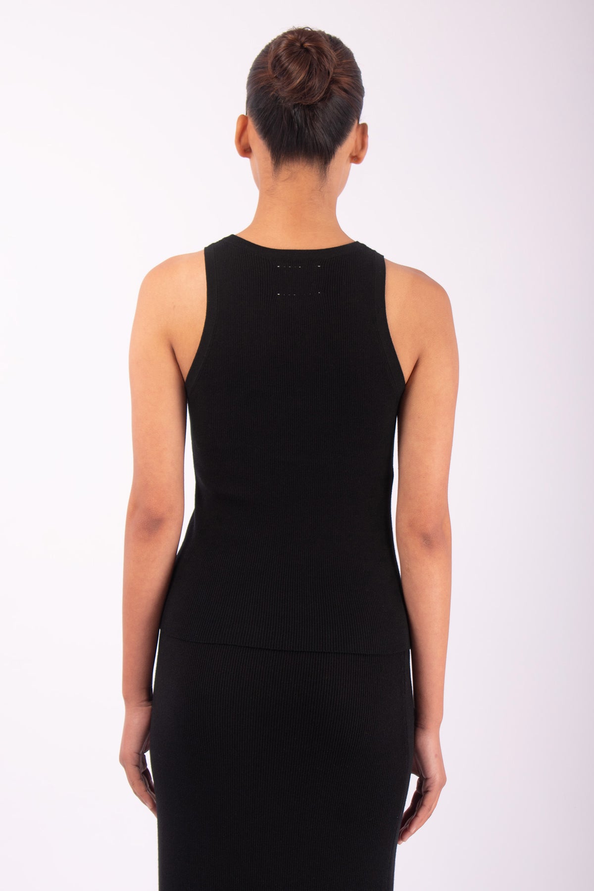 #952 Cropped Layering Tank in Organic Cotton-Black — Lars Andersson, view 3