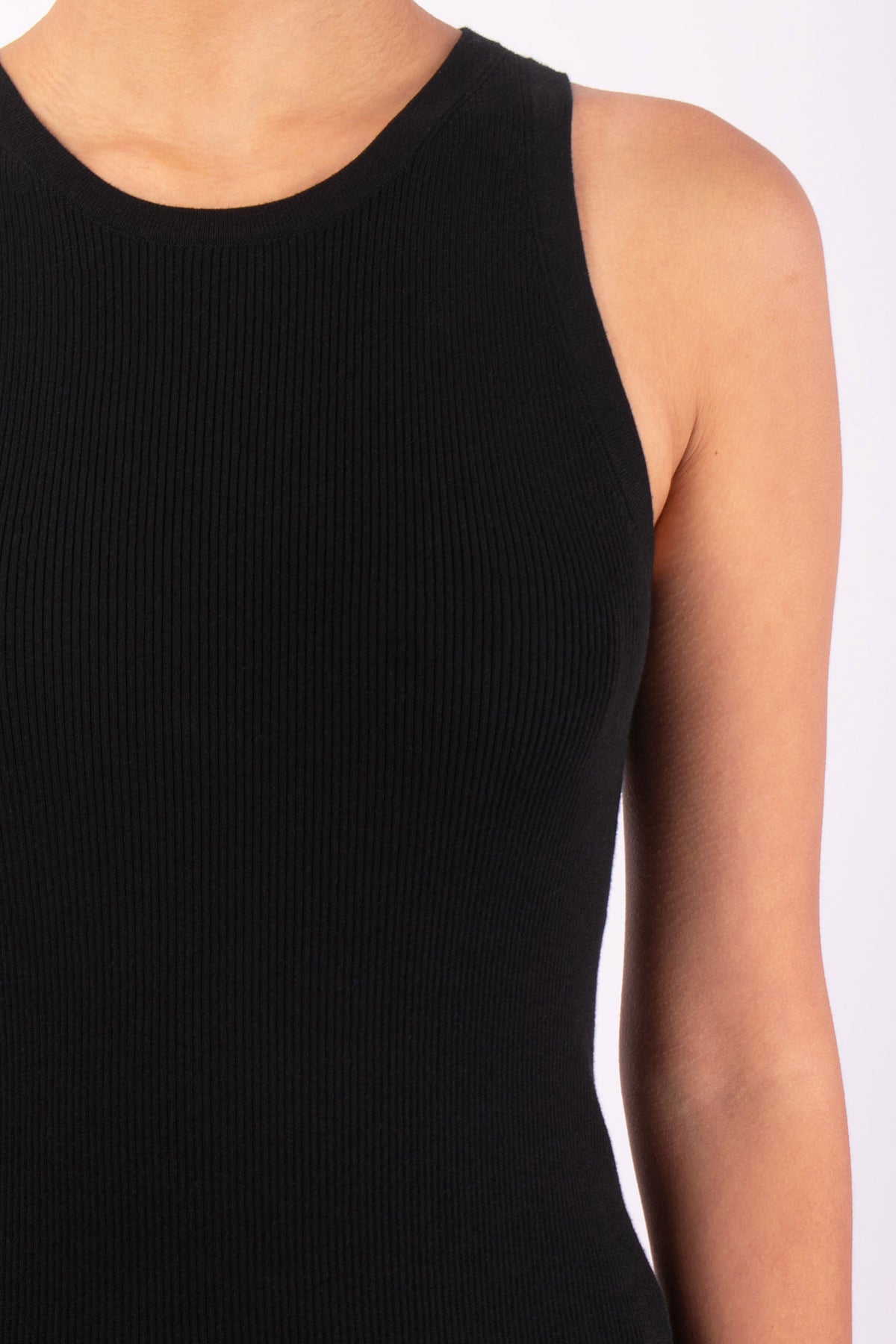 #952 Cropped Layering Tank in Organic Cotton-Black — Lars Andersson, view 4