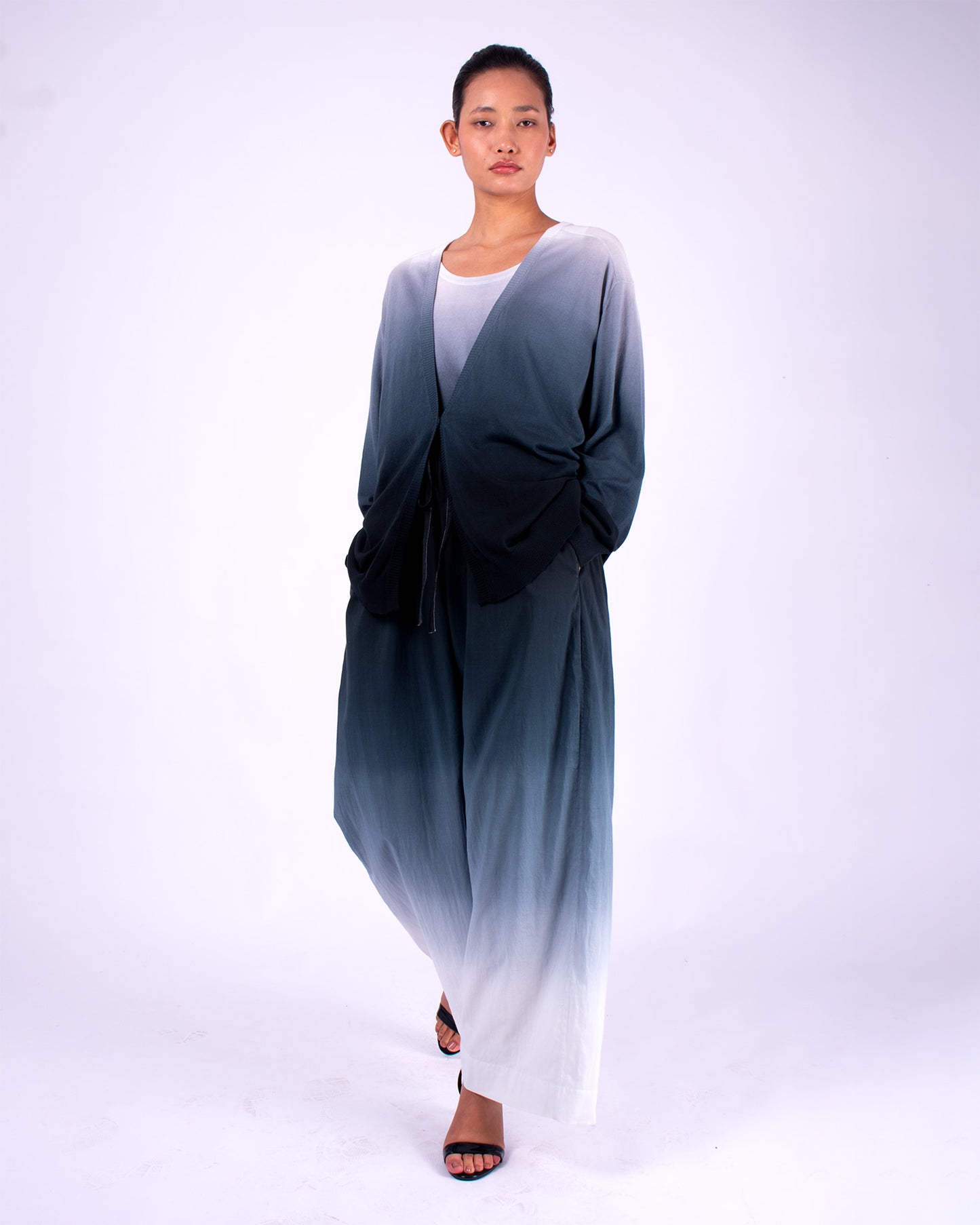 #1205 Oversized v-neck cardigan in organic cotton
