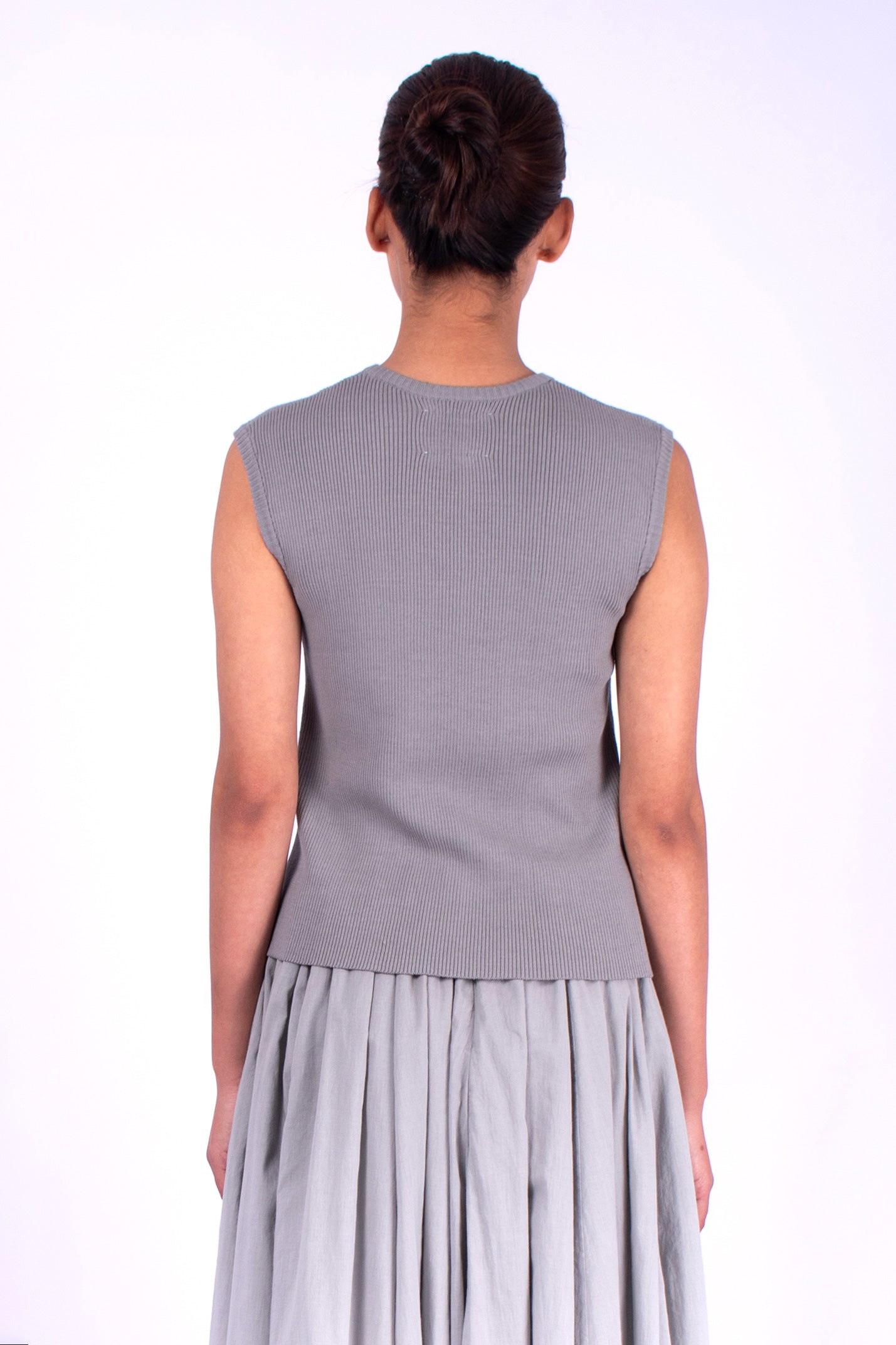 #1004 Cropped Muscle Tank 2x1 Rib In Organic Cotton- Cement — Lars Andersson, view 3