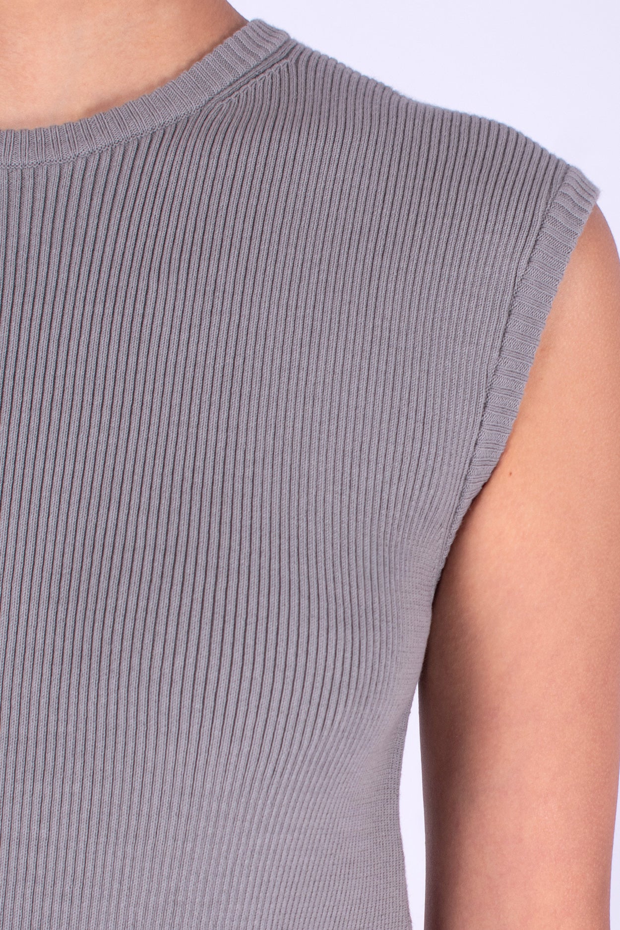 #1004 Cropped Muscle Tank 2x1 Rib In Organic Cotton- Cement — Lars Andersson, view 4