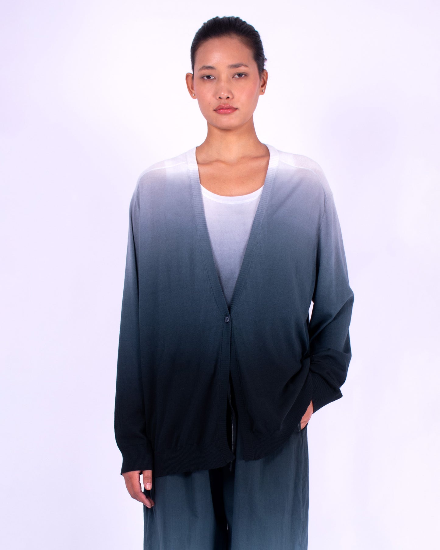 #1205 Oversized v-neck cardigan in organic cotton
