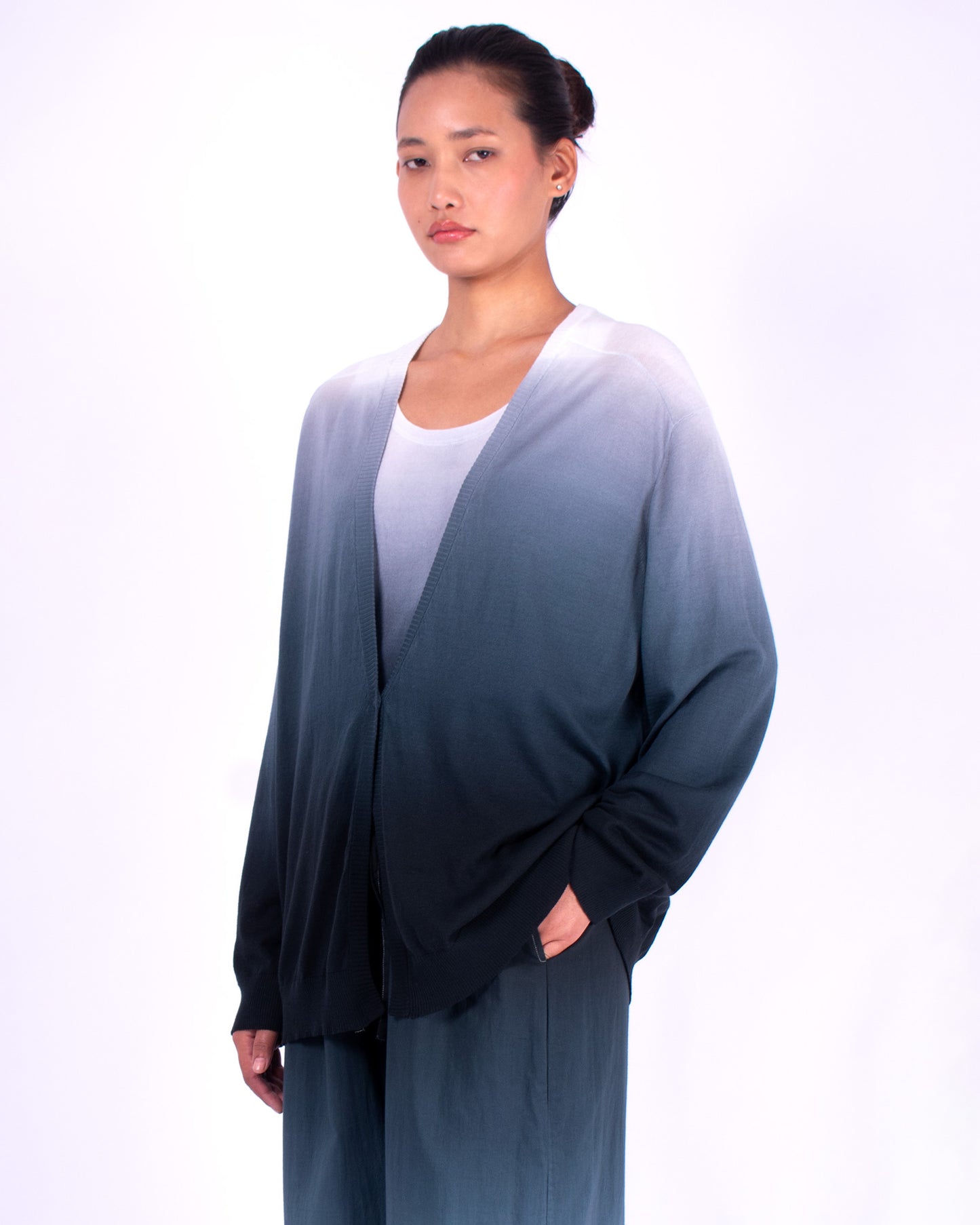 #1205 Oversized v-neck cardigan in organic cotton