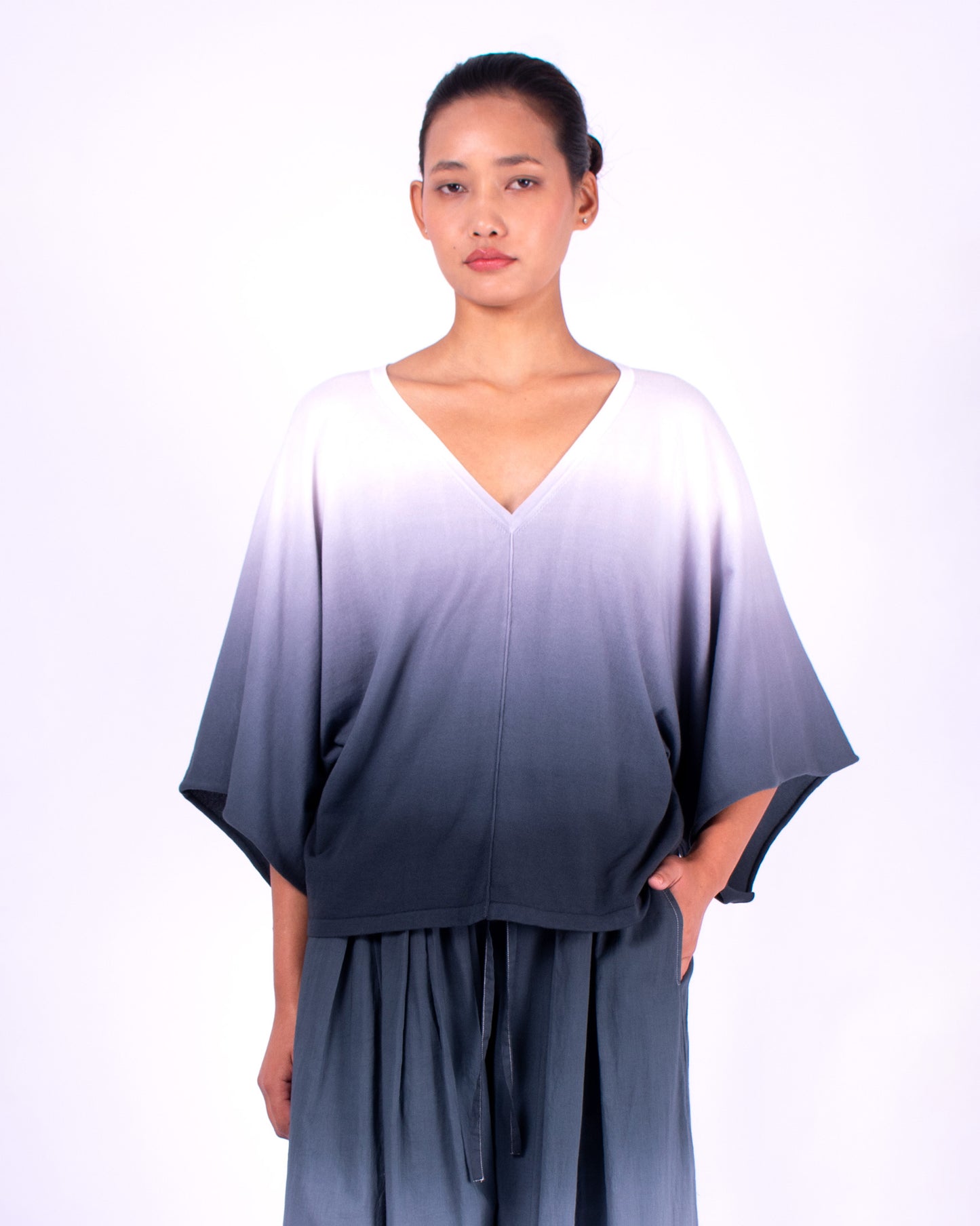 #903 V-neck wing sleeve top in organic cotton