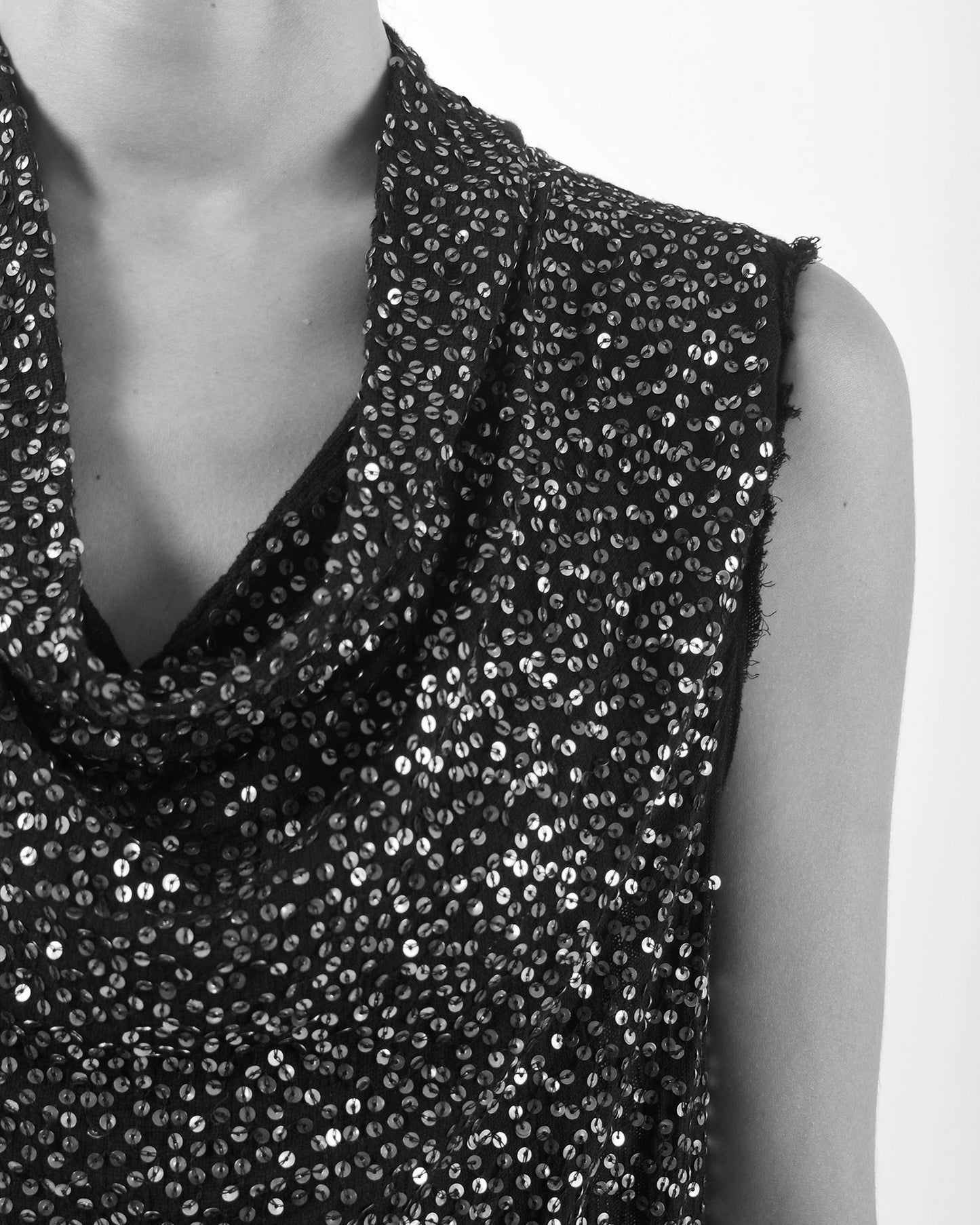 #975 Metal sequin cowlneck dress black/silver