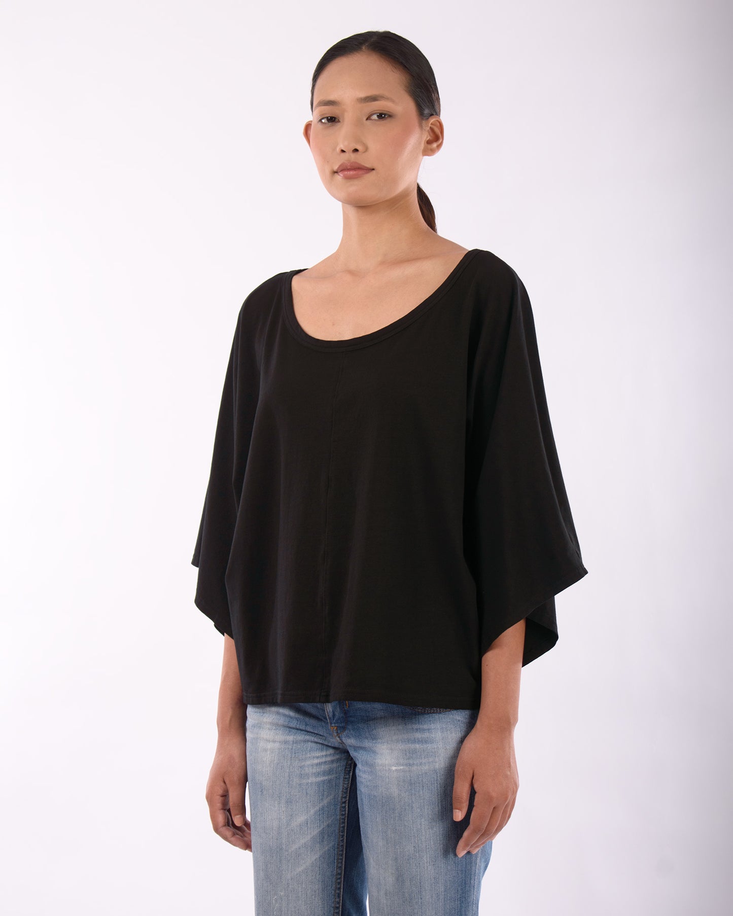 #CS004 Scoop-neck wing sleeve top in organic cotton jersey